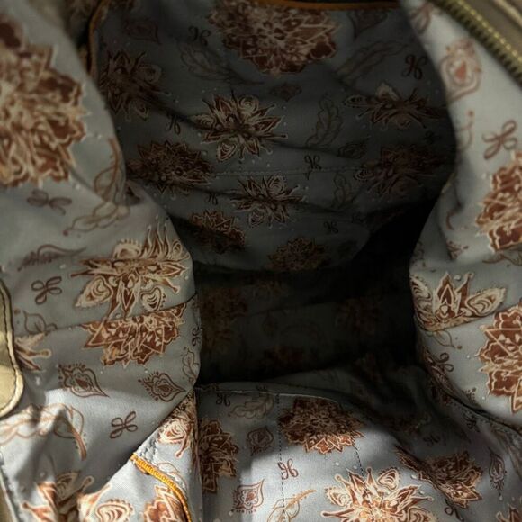 Hobo Shelia large satchel in beige tan color - Picture 9 of 9